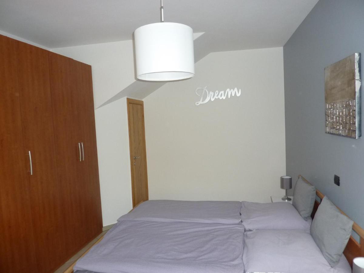 Ferienwohnung Gallo Mit Ueberdachter Terrasse Parkplatz 100 Mtr Z Strand Cannobio Dış mekan fotoğraf